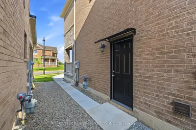 55 Bartram Crescent B, Bradford West Gwillimbury, On L3z 4l8