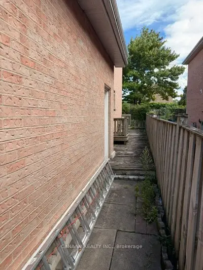 79 Graham Crescent, Markham, On L3p 4l9
