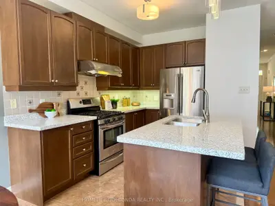 64 Pillar Rock Crescent, Markham, On L6c 3h4