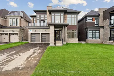 17 Garriock Hall Avenue, King, On L7b 0s8