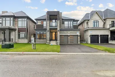 15 Garriock Hall Avenue, King, On L7b 0s8