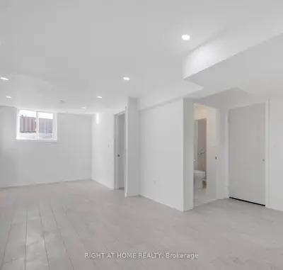317 Rita's Avenue, Newmarket, On L3x 2n2