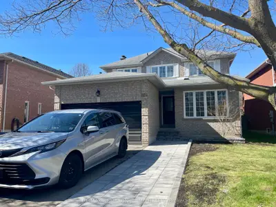 824 College Manor Drive Lower, Newmarket, On L3y 8g6