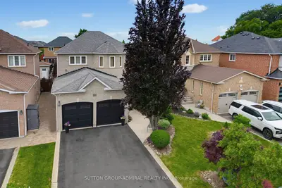 27 Pine Hollow Crescent, Vaughan, On L6a 2l6