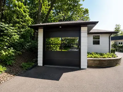 669 Old Bathurst Coach House Street, Newmarket, On L3x 3a6