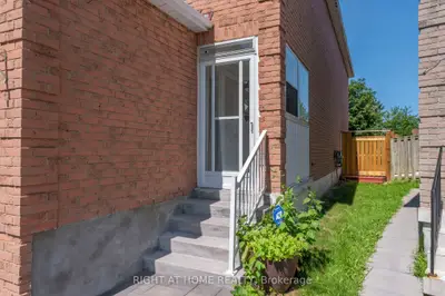87 William Honey Crescent, Markham, On L3s 2m2