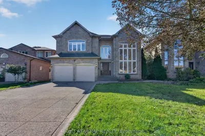 23 Mackay Drive, Richmond Hill, On L4c 6n9