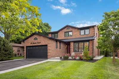19 Barker Court, Markham, On L3p 3x9