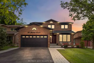 19 Barker Court, Markham, On L3p 3x9