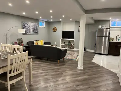 7 Creekview Avenue, Richmond Hill, On L4c 9x1