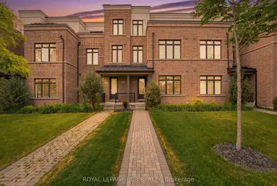 1202 Wellington Street E, Aurora, On L4g 2c9