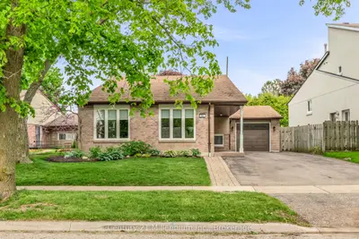 43 Stoddart Drive Drive, Aurora, On L4g 2g2