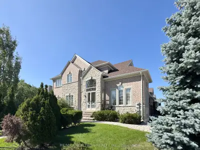 2 Redmond Drive, Vaughan, On L4j 0b6