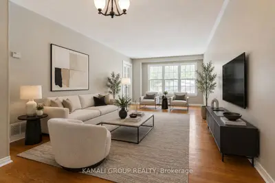 15 Walter Avenue Main, Newmarket, On L3y 2t2