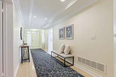 9 Warnock Green Way, Markham, On L6e 1b5