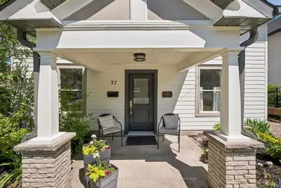 37 Arnold Crescent, Richmond Hill, On L4c 3r6