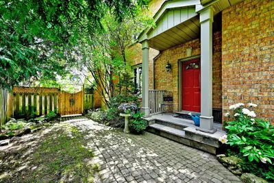 7 Normandale Road, Markham, On L3r 4j7