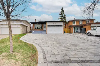 8 Simsbury Court, Markham, On L3r 3g7