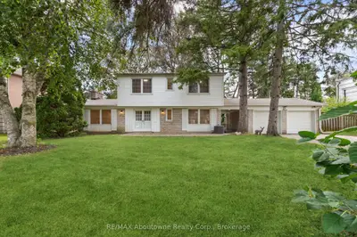 24 Valloncliffe Road, Markham, On L3t 2w8