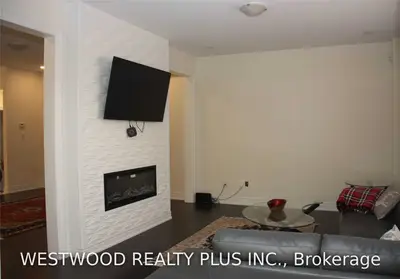 259 Walter English Drive Top 2 Floors, East Gwillimbury, On L9n 0z5