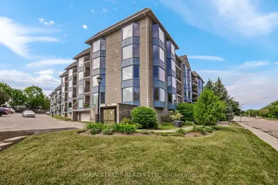 85 W Wellington Street W 306, Aurora, On L4g 2p2