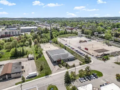5 Scanlon Court, Aurora, On L4g 7b2