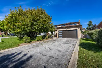 3 Royal Court, Bradford West Gwillimbury, On L3z 2p5