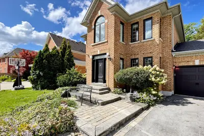 913 Ivsbridge Boulevard, Newmarket, On L3x 1l6