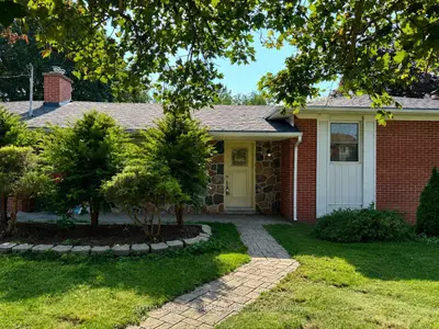 86 Hamilton Drive Main Floor, Newmarket, On L3y 3e8