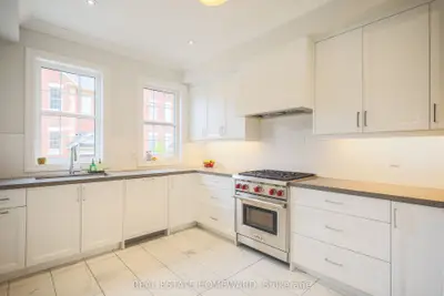 1 Saint Julien Court, Vaughan, On L6a 5b2