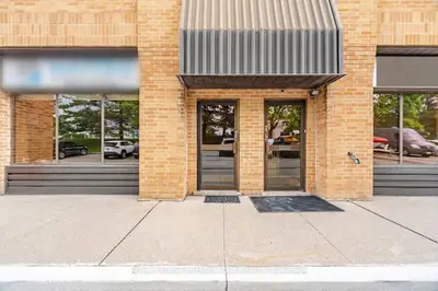 16 Sims Crescent 2, Richmond Hill, On L4b 2p1