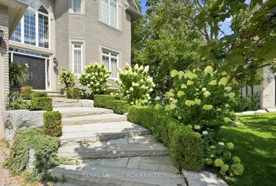 193 Sherwood Place, Newmarket, On L3y 8e5