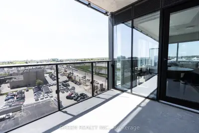 17645 Yonge Street 1404, Newmarket, On L3y 5h6