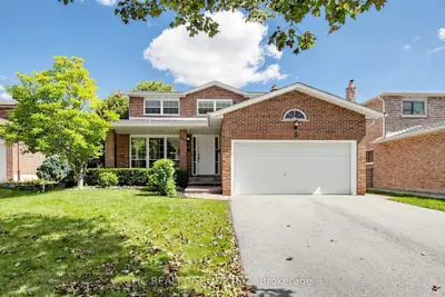 5 Standish Crescent, Markham, On L3p 4a4