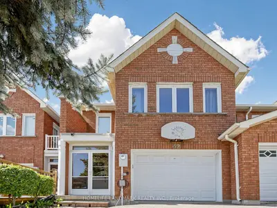 52 Queensmill Court, Richmond Hill, On L4b 1n3