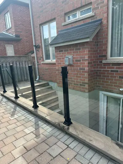7 Lakewoods Street, Richmond Hill, On L4e 0b5