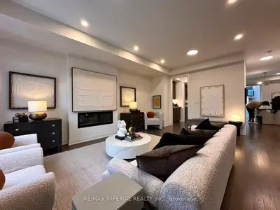 212 Vermont Avenue, Newmarket, On L3x 0m6