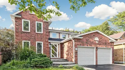 16 Meyer Circle, Markham, On L3p 4c2