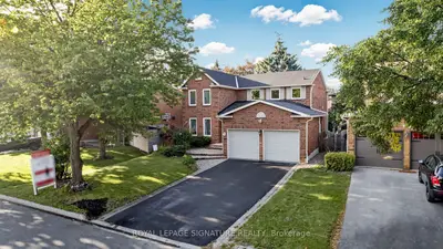 16 Meyer Circle, Markham, On L3p 4c2