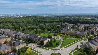 9 Alpaca Drive, Richmond Hill, On L4e 0e6