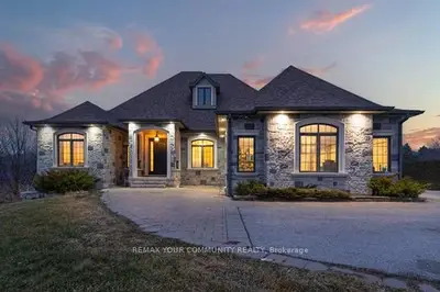 20111 Bathurst Street E, East Gwillimbury, On L9n 1n3