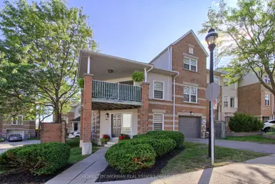 30 Brandy Lane Way, Newmarket, On L3y 8p7