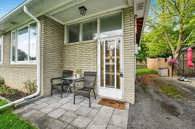 84 Longford Drive, Newmarket, On L3y 2y4