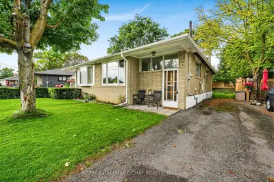 84 Longford Drive, Newmarket, On L3y 2y4