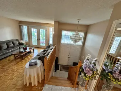 131 Colombo Crescent, Vaughan, On L6a 2t9