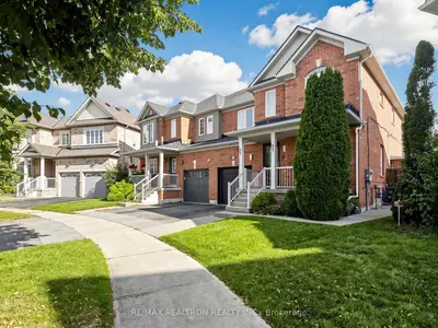 13 Stotts Crescent, Markham, On L6e 1t4