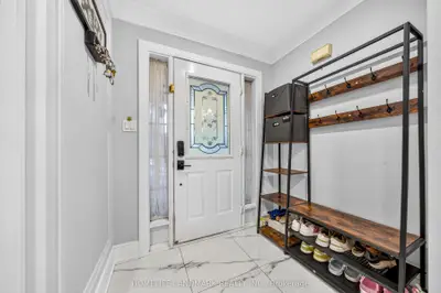 92 Denton Circle, Vaughan, On L6a 2n4