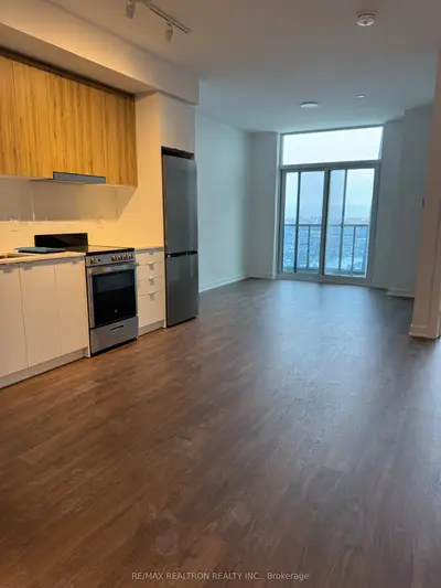 30 Upper Mall Way S 3501, Vaughan, On L4j 0l8