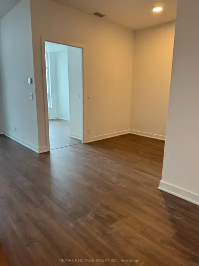 30 Upper Mall Way S 3501, Vaughan, On L4j 0l8