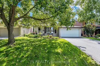 49 School Street, East Gwillimbury, On L9n 1k6